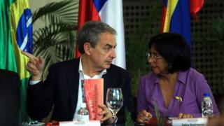 El expresidente del Gobierno, José Luis Rodriguez Zapatero, y la ahora presidenta encargada de Venezuela, Delcy Rodríguez.