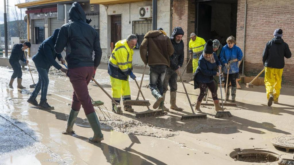 Moreno no descarta ampliar el perímetro de evacuación tras el desalojo de Grazalema.