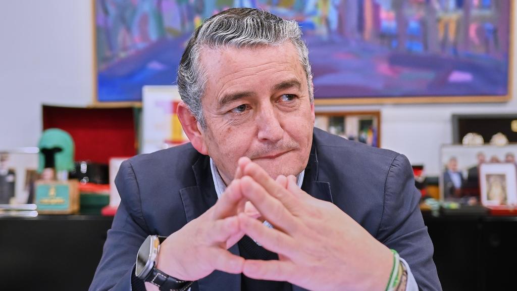 El consejero de Sanidad, Presidencia y Emergencias, Antonio Sanz, durante la entrevista a EL ESPAÑOL.