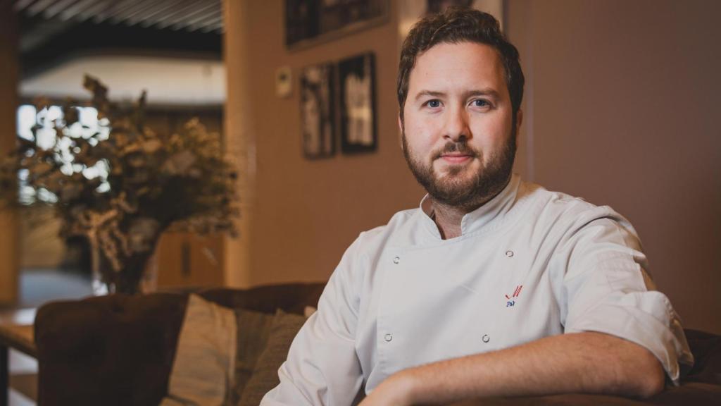 Pablo Morales en las oficinas de Pastelería Mallorca, en Vicálvaro.