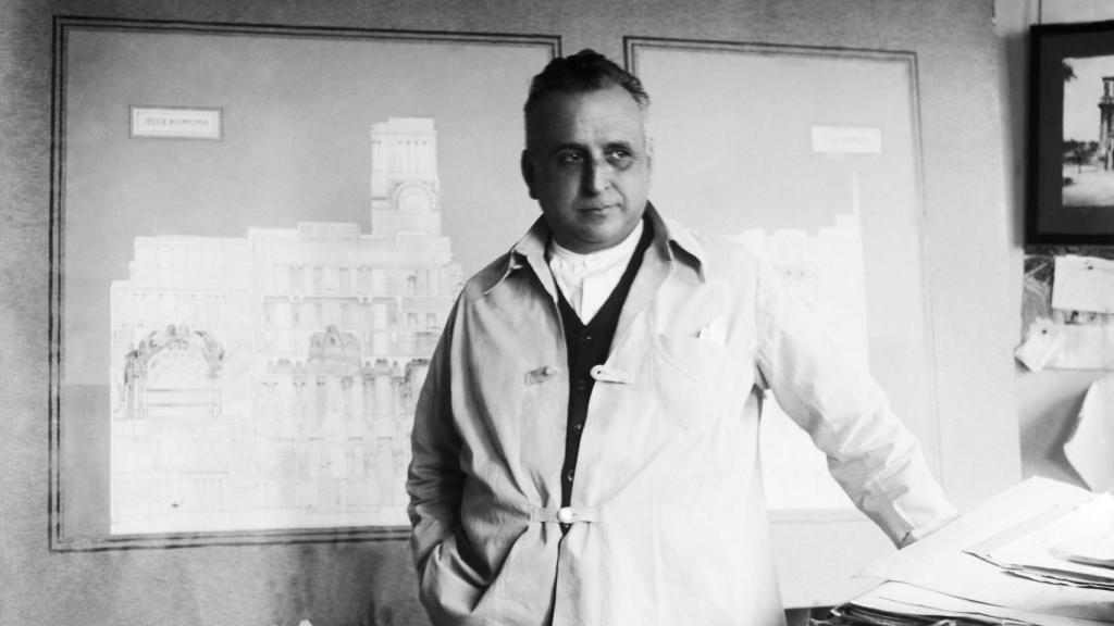 Antonio Palacios in his studio in Madrid, 1924. Photo: Agencia EFE
