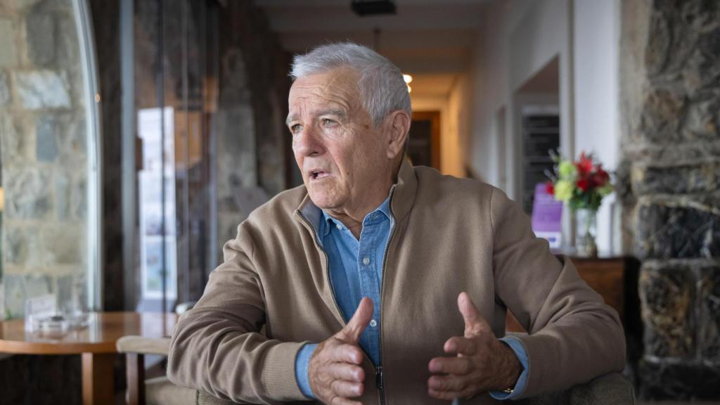 Francisco Gutiérrez gesticula durante la conversación.