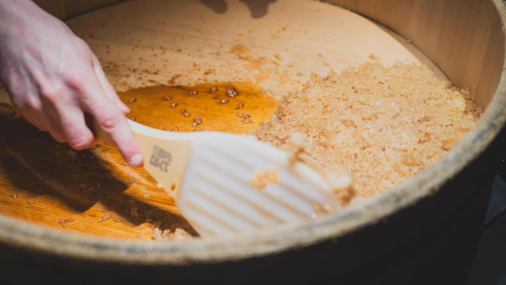 En Bākkō el vinagre y el arroz cobran especial importancia para los nigiri.