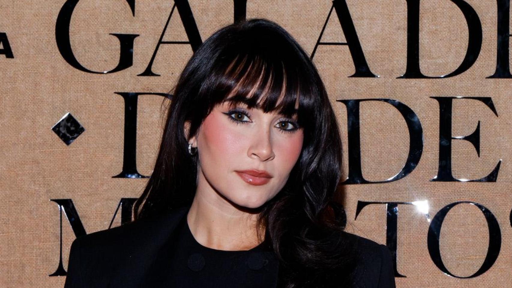 Aitana en el photocall de 'La noche de los muertos' de Vogue.