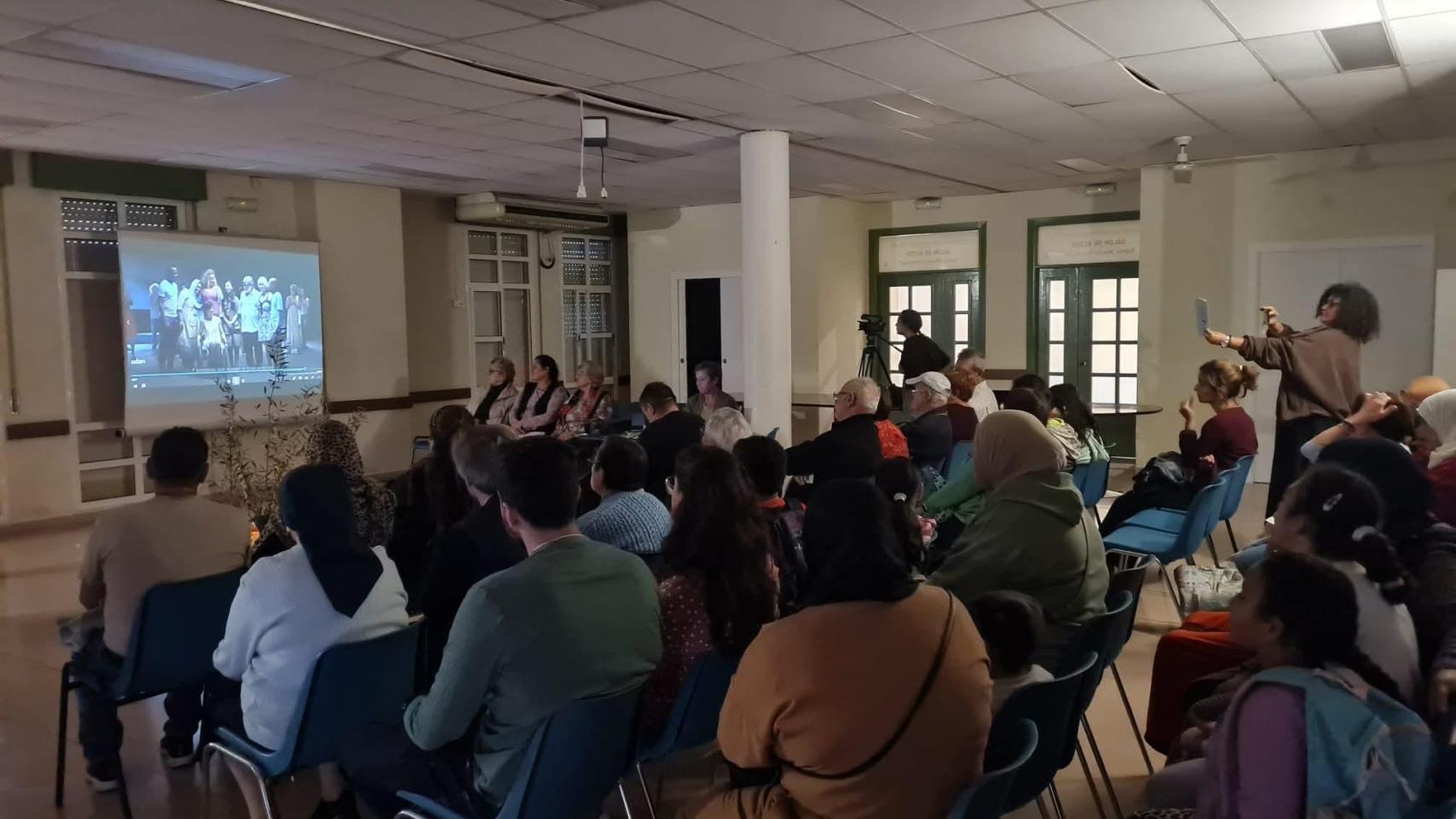 Vecinos de Palma-Palmilla en una actividad comunitaria de convivencia.