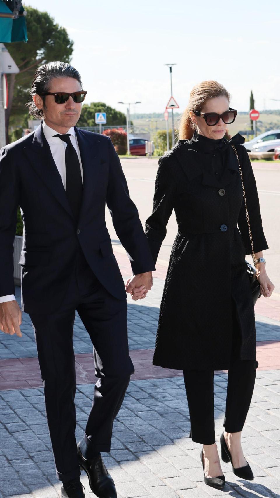 Julián, el gran apoyo de Olivia tras la muerte del tío de ella.