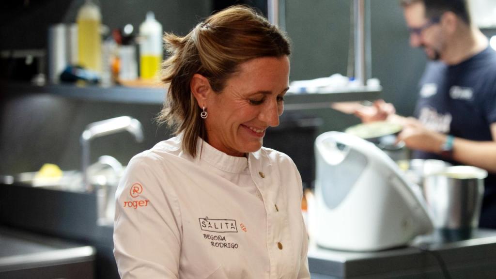 La chef Begoña Rodrigo en su restaurante, La Salita.