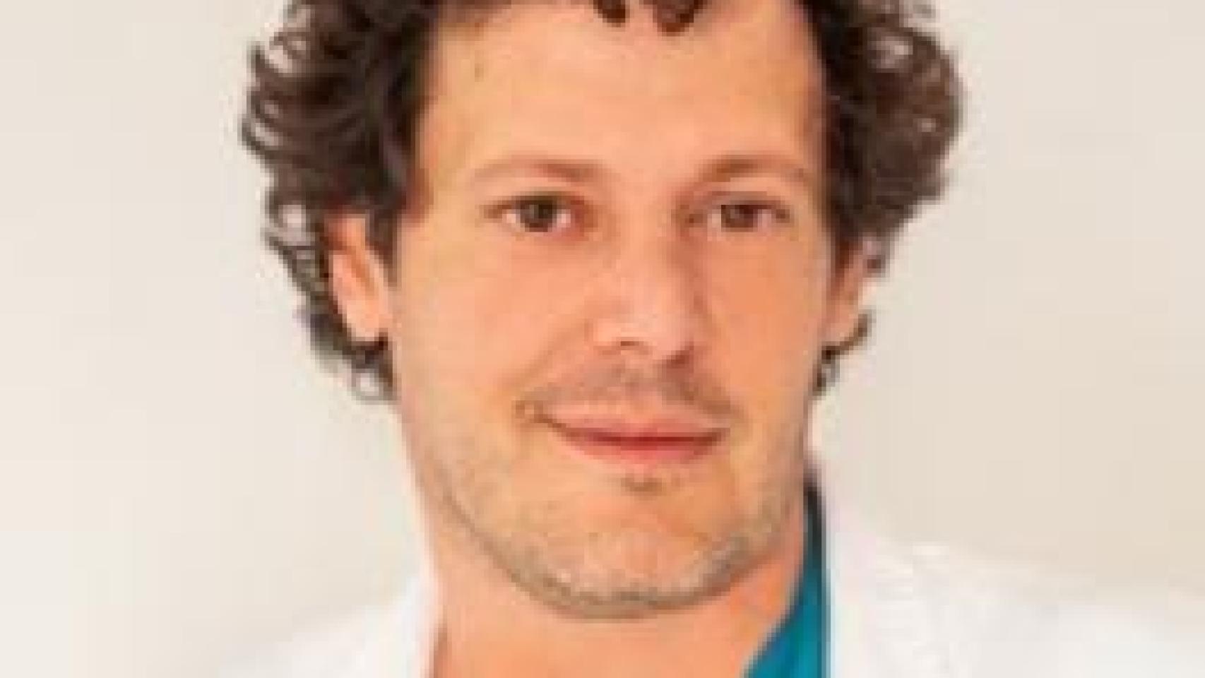 El 'Dr. Alborés' aseguraba tener tres títulos relacionados con el mundo de la Medicina y con ellos consiguió ejercer durante nueve días en las Urgencias del hospital vigués Álvaro Cunqueiro.