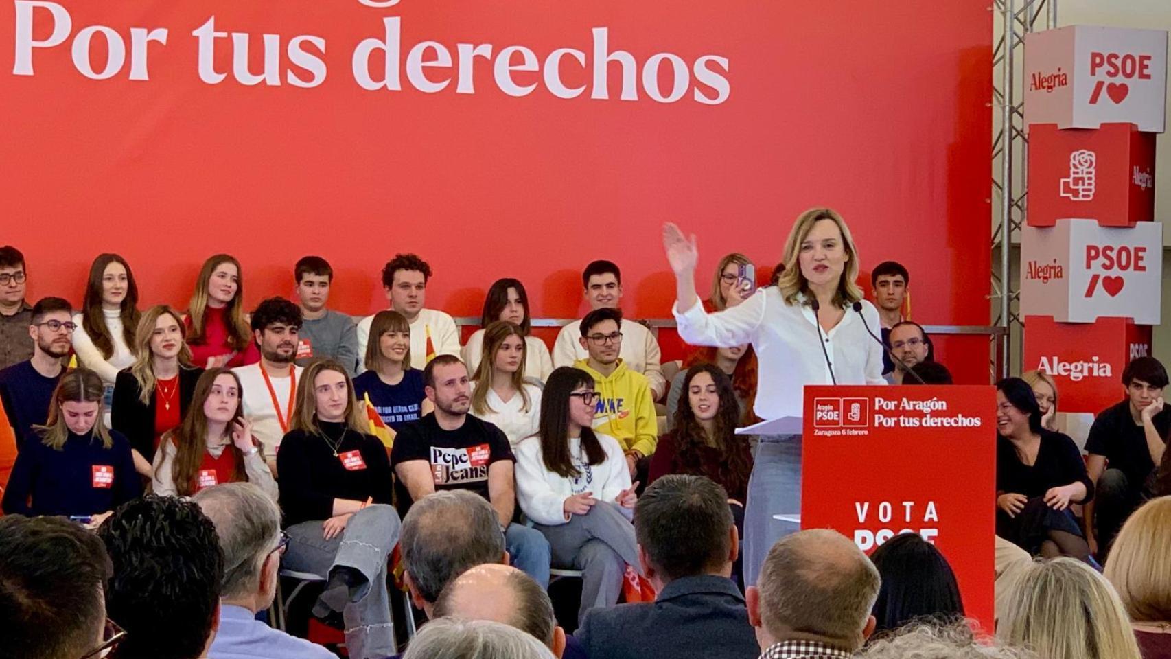 Pilar Alegría durante el cierre de campaña.