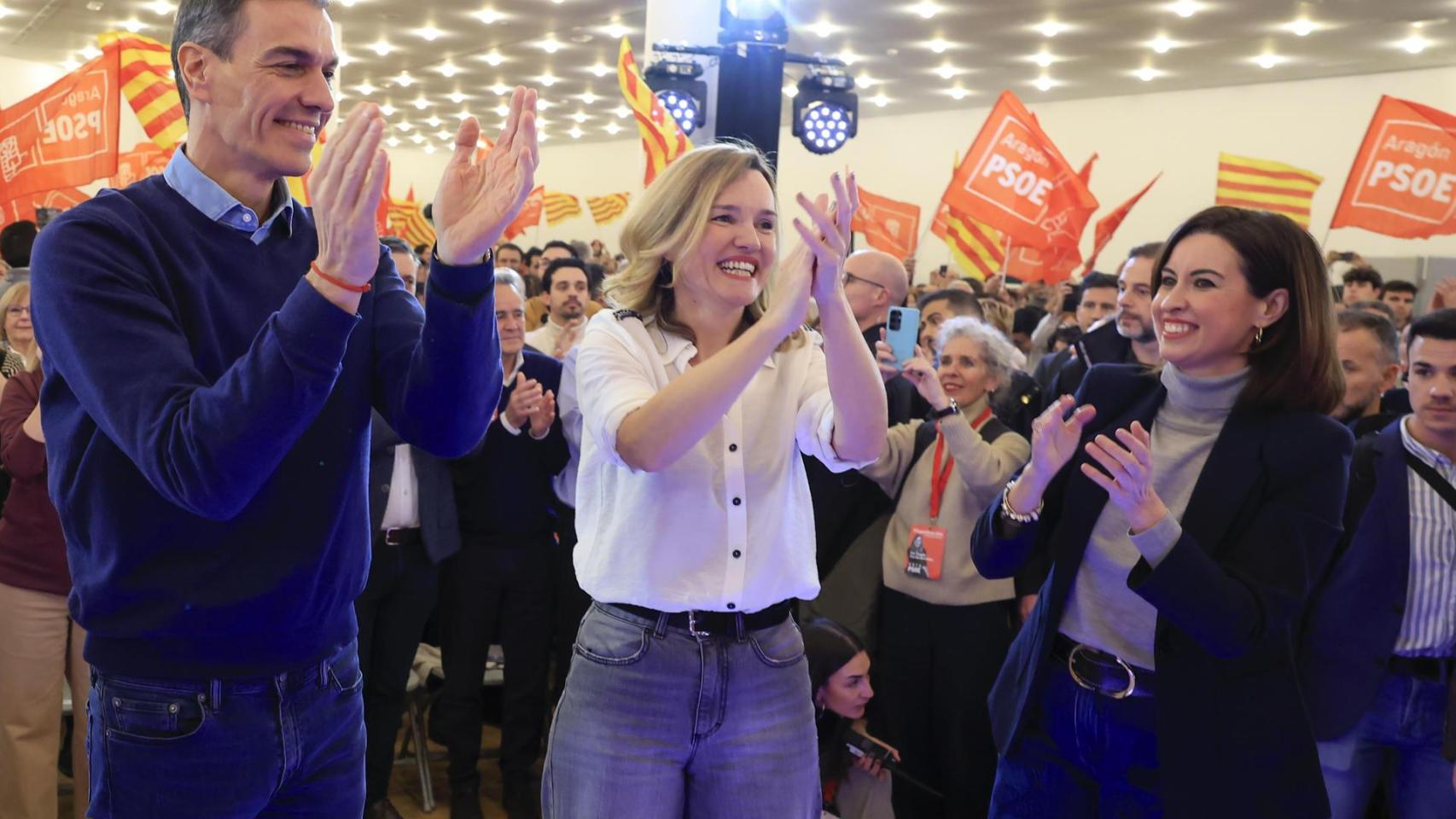 Sánchez promete a los aragoneses quitar «las sucias manos de los tecnoligarcas del móvil de nuestros chavales»