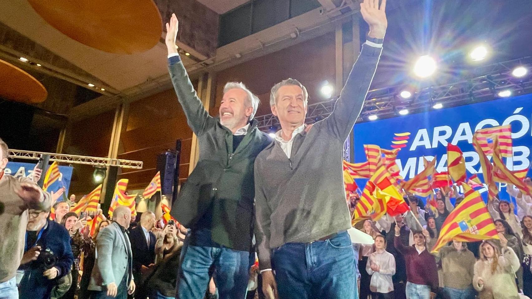 Jorge Azcón y Alberto Núñez Feijóo, en el acto de cierre de campaña del PP en Zaragoza