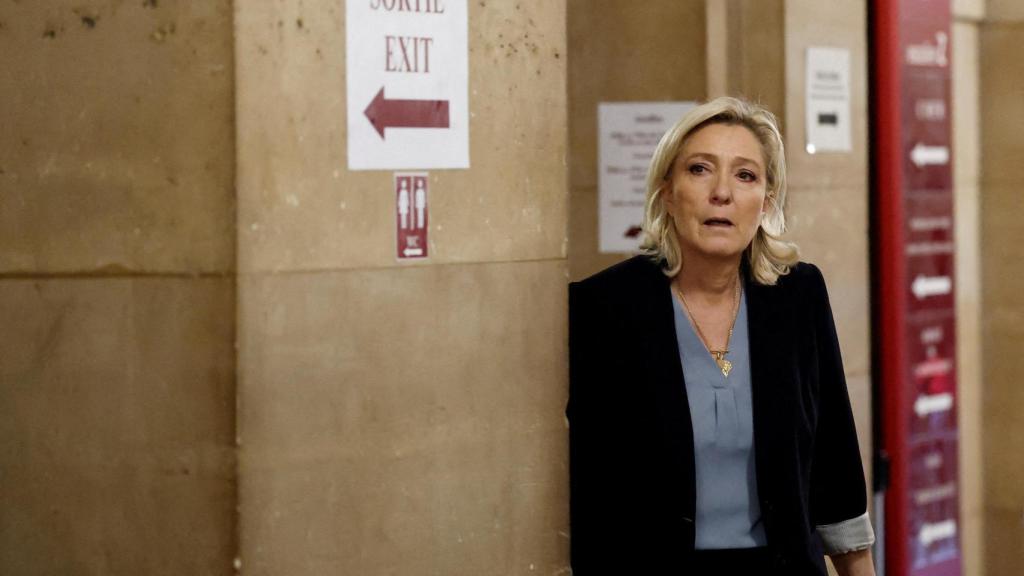 Marine Le Pen, durante la audiencia de su juicio en apelación por desviar fondos del Parlamento Europeo.