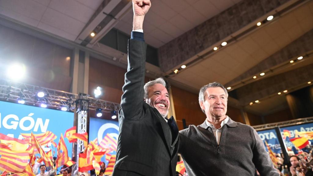 Alberto Núñez Feijóo junto al candidato a la reelección a la Presidencia de Aragón, Jorge Azcón.