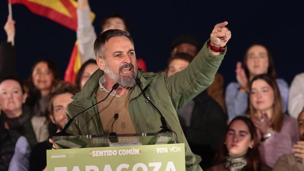 El presidente de Vox, Santiago Abascal durante su intervención en el acto de fin de campaña, este viernes en Zaragoza.