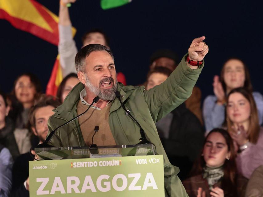 El presidente de Vox, Santiago Abascal, durante su intervención en el acto de fin de campaña, este viernes en Zaragoza.