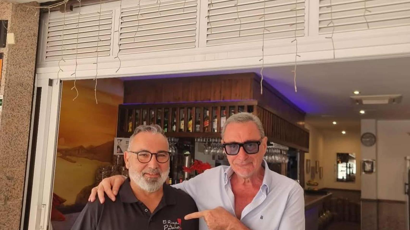 Carlos Herrera con Carlos, el alma de El Rincón de Pancho.