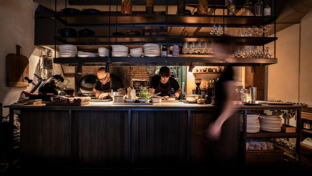 La parrilla siempre encendida en el restaurante Brabo.