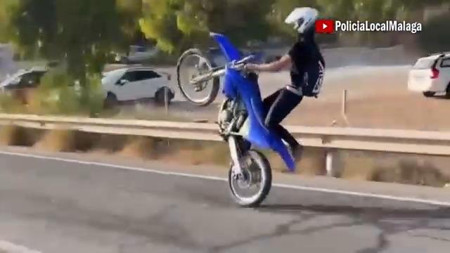 Espectular vídeo de las infracciones cometidas en Málaga por varios motoristas que han sido denunciados por la Policía Local.