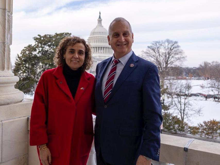 Dolors Montserrat, este jueves en Washington junto a Mario Díaz-Balart, congresista y mano derecha de Marco Rubio en el Departamento de Estado.