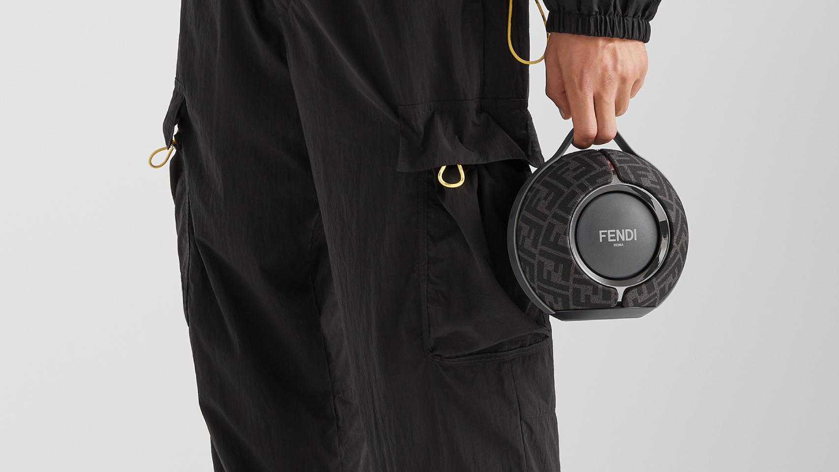 El altavoz portátil FENDI x DEVIALET Mania.