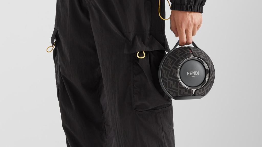 El altavoz portátil FENDI x DEVIALET Mania.