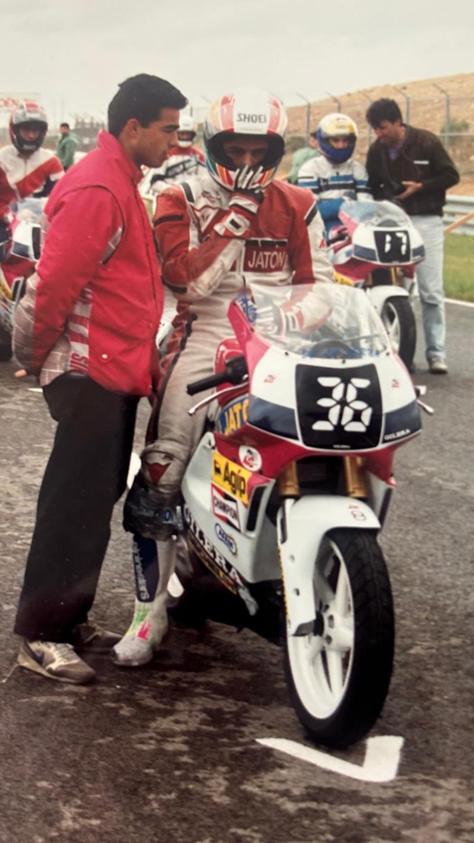 Jalis de la Serna con su hermano César.