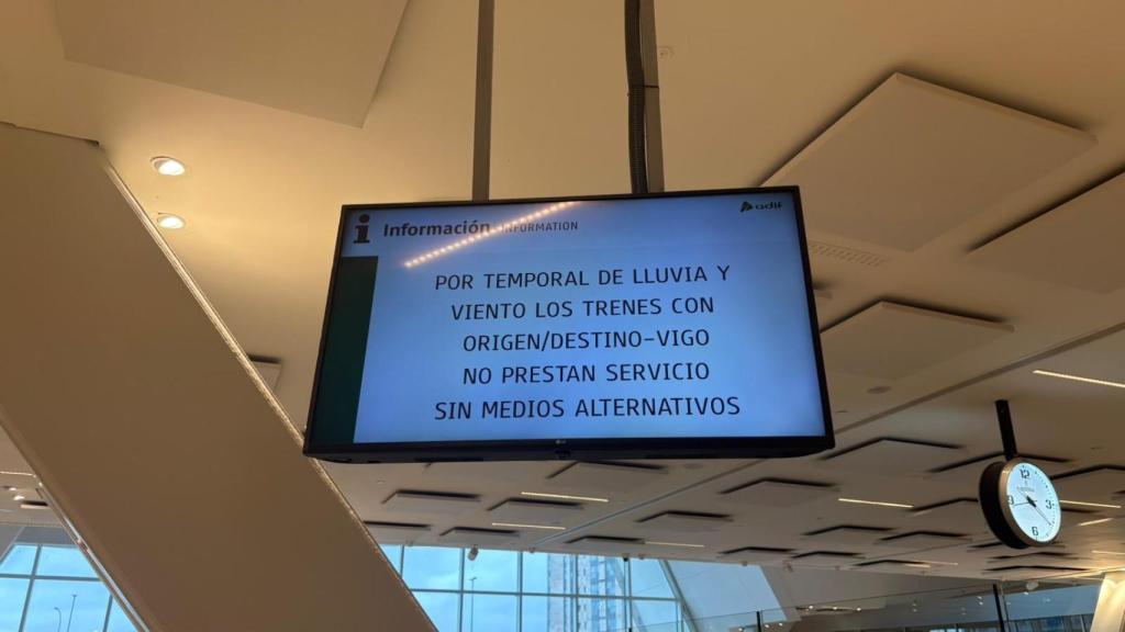 Anuncio de la suspensión del servicio de trenes en Vigo por segunda jornada.
