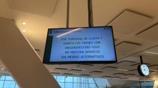 Anuncio de la suspensión del servicio de trenes en Vigo por segunda jornada.