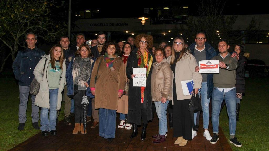 El PP de O Morrazo tras abandonar el pleno de la Mancomunidade