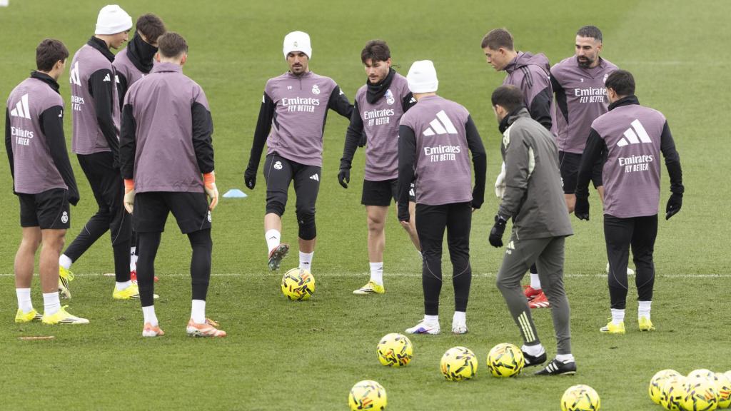 Los jugadores del Real Madrid, durante el entrenamiento previo al partido contra el Valencia.