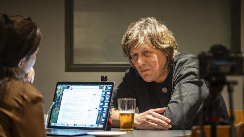 Vegas habla de las canciones que ya estaban dentro de uno y sacan cosas de ti que tú aún no puedes reconocerte.