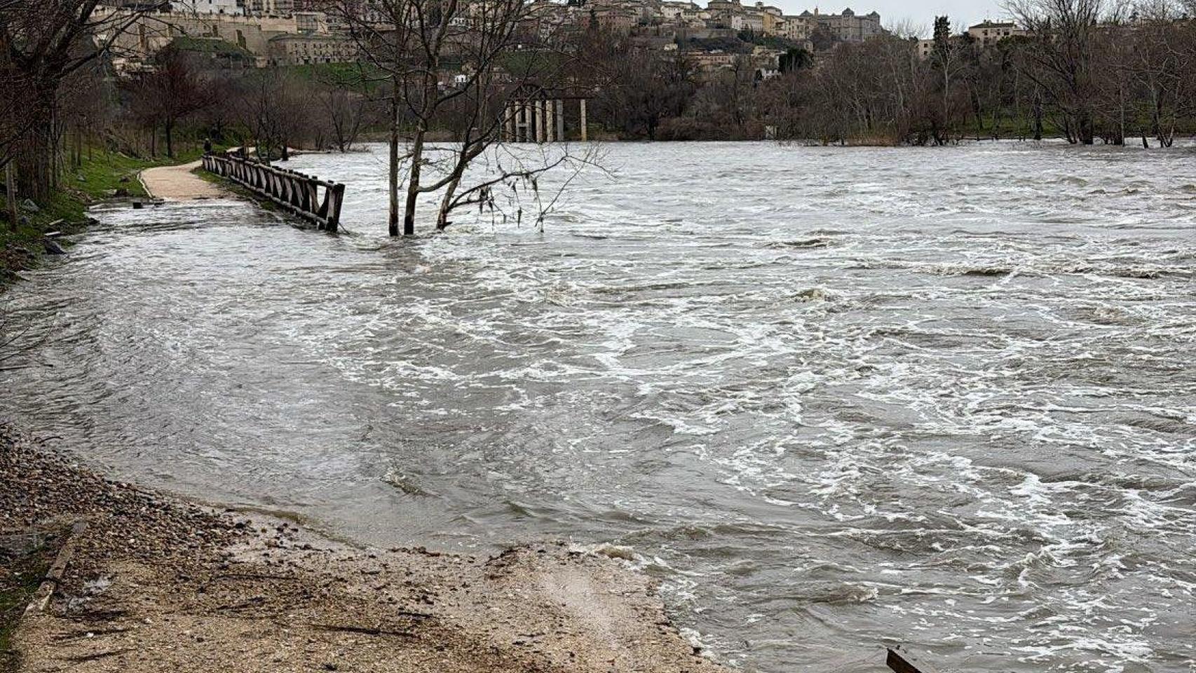 Imagen difundida por el Ayuntamiento de Toledo de la crecida.