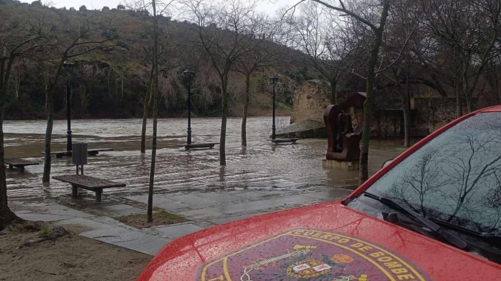 Crecida del Tajo a su paso por Toledo.