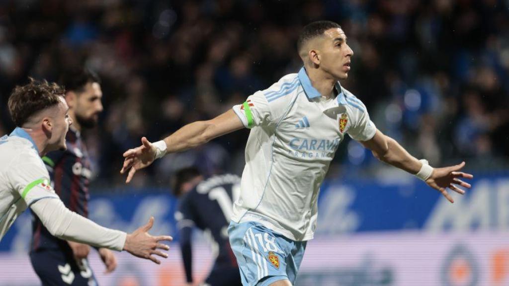 El Yamiq celebra el 1-0 en el Real Zaragoza - Eibar.