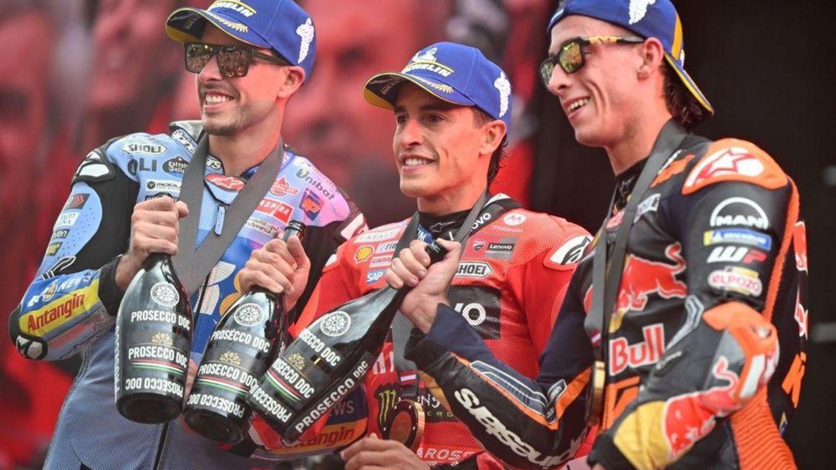 Marc Márquez, en el epicentro del baile de pilotos en MotoGP: las amenazas de Pedro Acosta y Álex son las claves del mercado