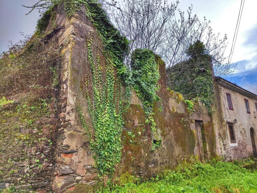 Restos de la Torre de Peito Bordel. Iván Fernández Amil