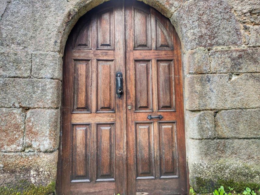 Puerta de entrada al pazo anexo a las ruinas de la Torre. Iván Fernández Amil