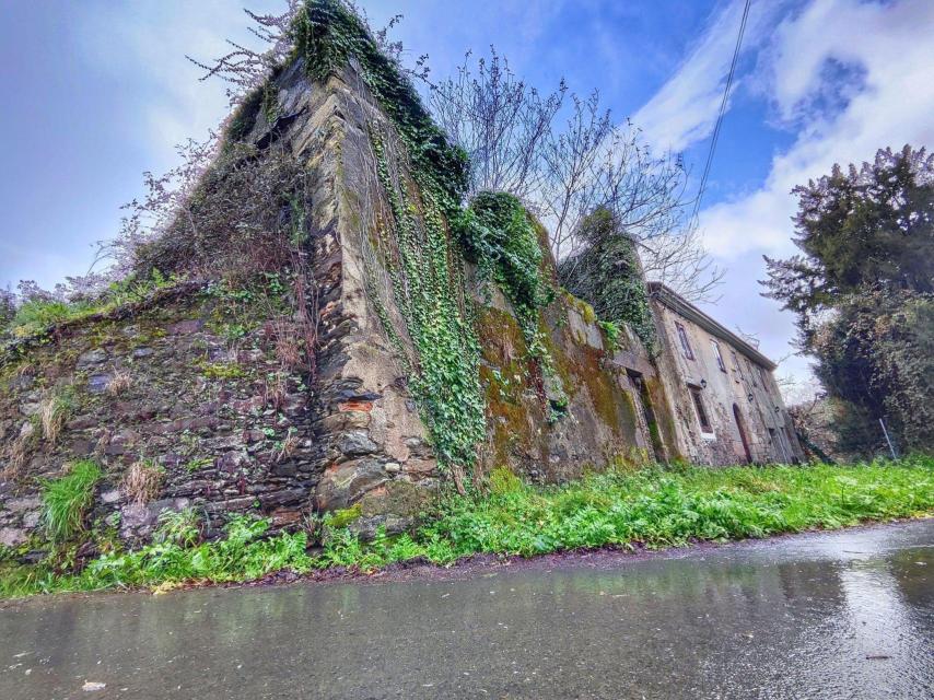 Restos de la Torre de Peito Bordel. Iván Fernández Amil