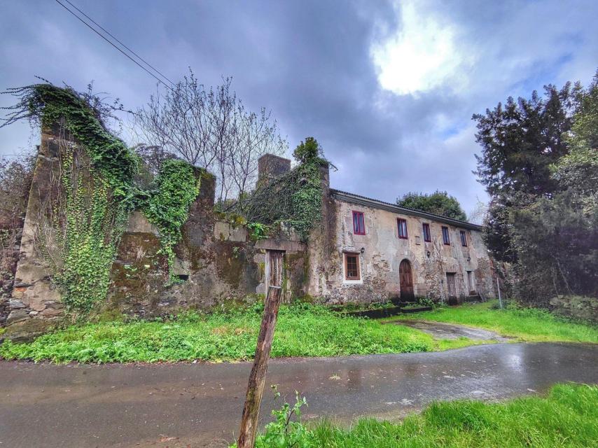 Restos de la Torre de Peito Bordel. Iván Fernández Amil