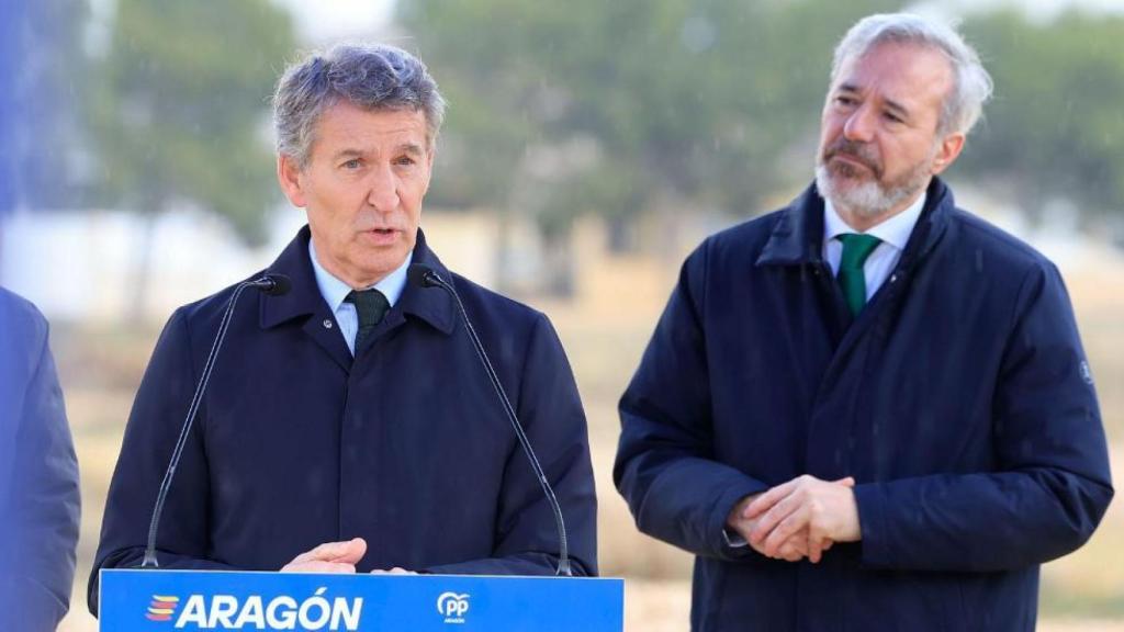 El presidente del Partido Popular, Alberto Núñez Feijóo, y el candidato Jorge Azcón.