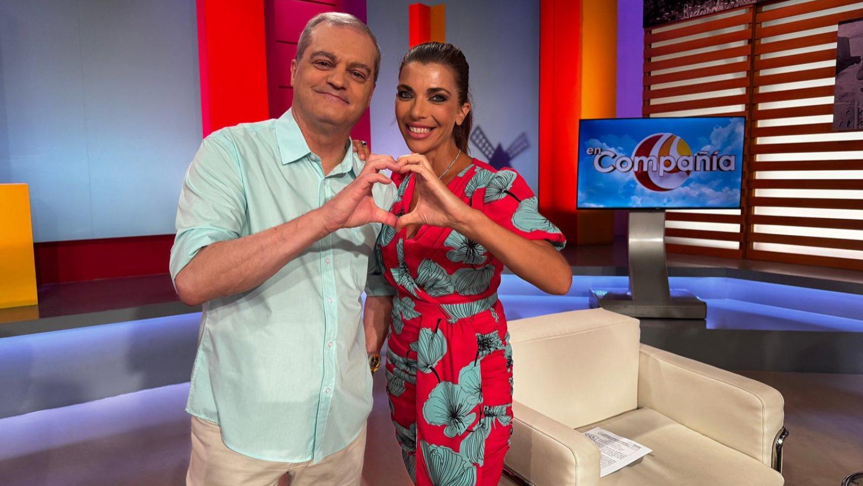 En Compañía, presentado por Ramón García y Gloria Santoro, premiado con el Iris Autonómico.