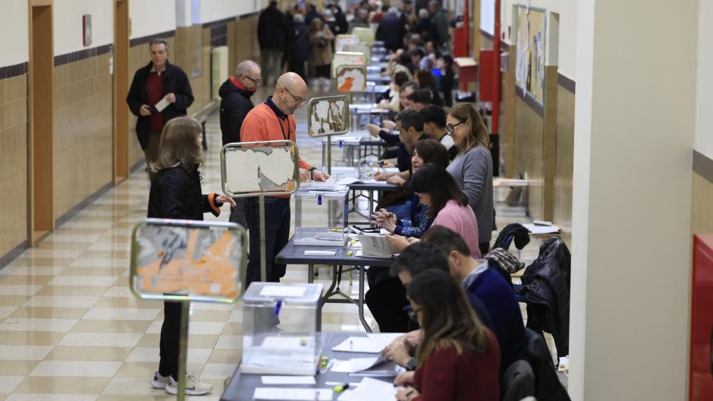 Vista de un colegio electoral este domingo en Zaragoza