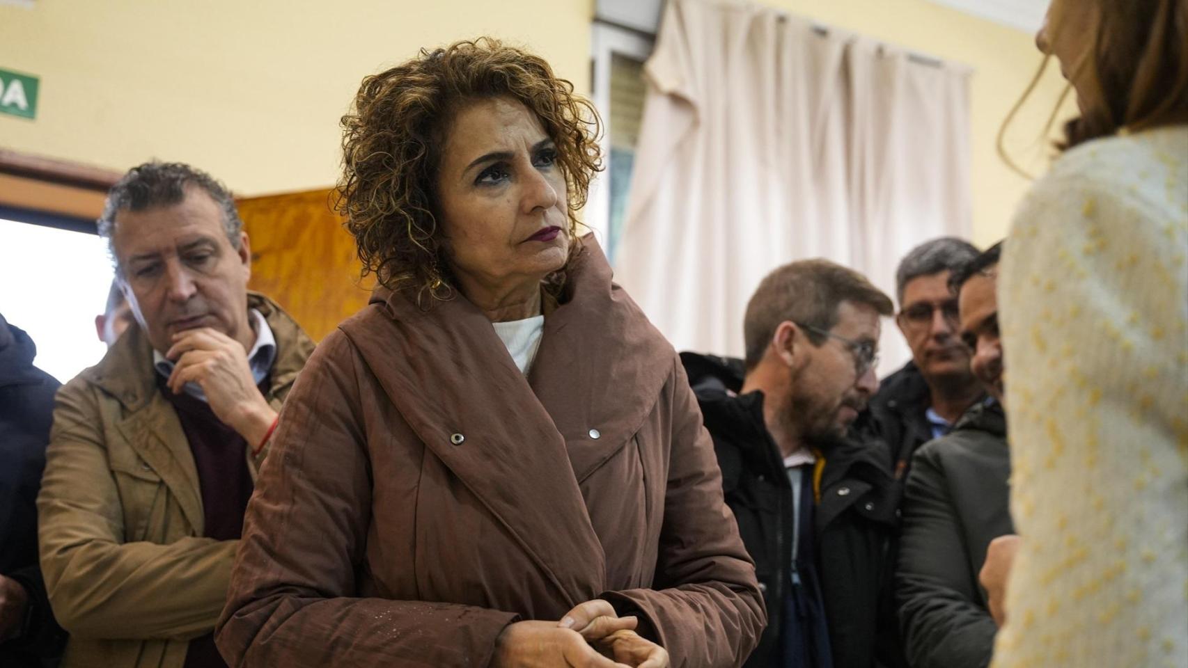 María Jesús Montero en una visita a Córdoba por las últimas riadas.