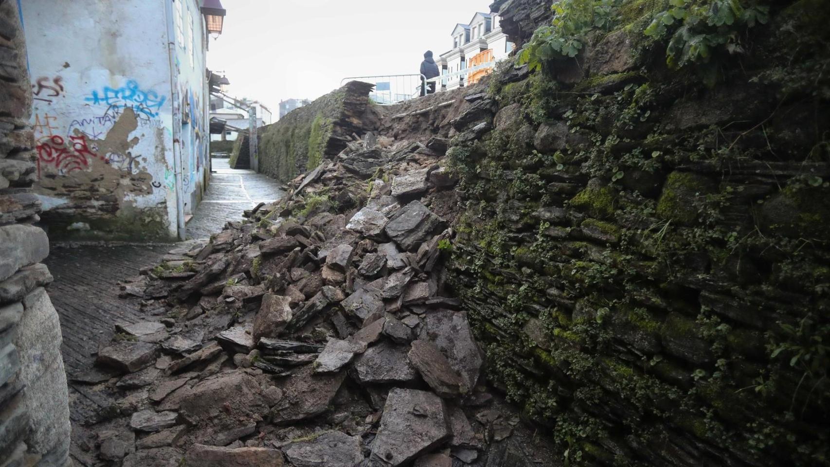 Derrumbe de la muralla romana de Lugo por el temporal.