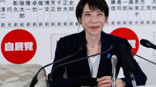 La primera ministra japonesa, Sanae Takaichi, líder del Partido Democrático Liberal conservador, en una rueda de prensa tras vencer las elecciones este domingo.