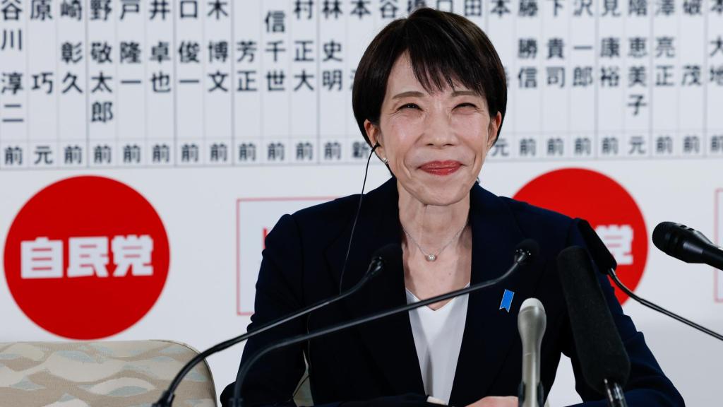 La primera ministra japonesa, Sanae Takaichi, líder del Partido Democrático Liberal conservador, en una rueda de prensa tras vencer las elecciones este domingo.