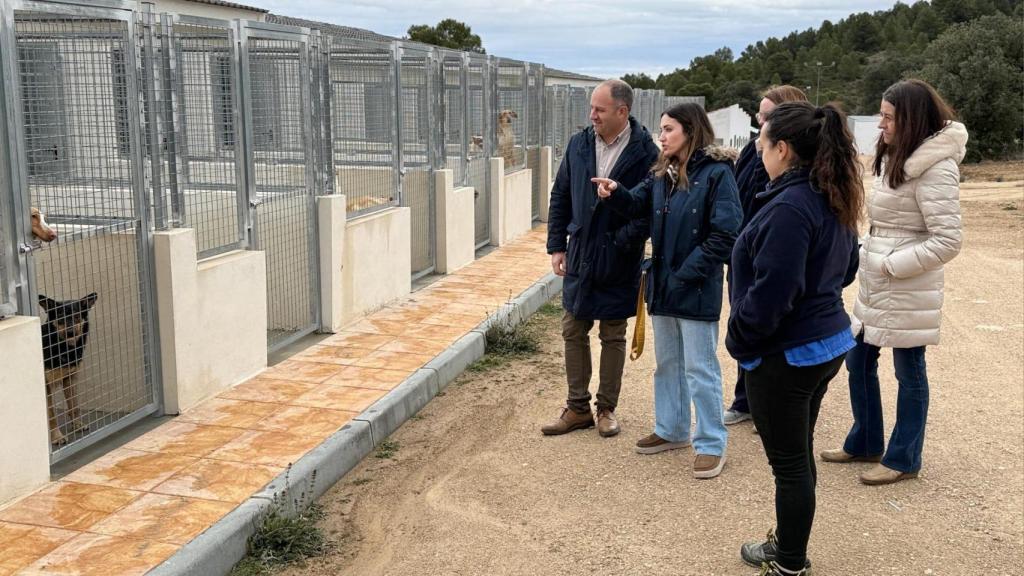 Visita al albergue de 'Emperrados'.