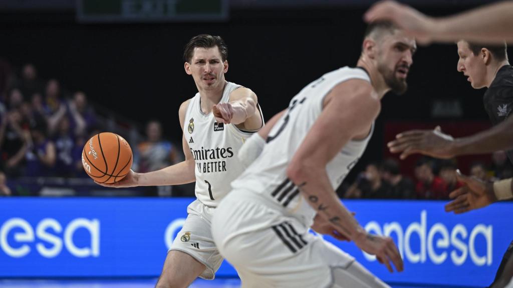 Kramer, del Real Madrid de baloncesto, con el balón.