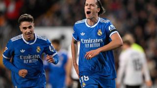 Carreras celebra el gol de la victoria del Real Madrid en Mestalla.