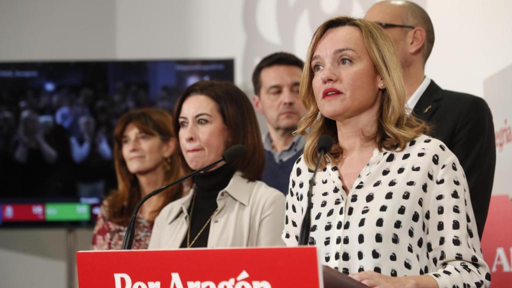 Elecciones Aragón 2026: Resultados y ganador en directo | Pilar Alegría, candidata del PSOE, durante su durante la rueda de prensa en la sede regional del partido en Zaragoza.